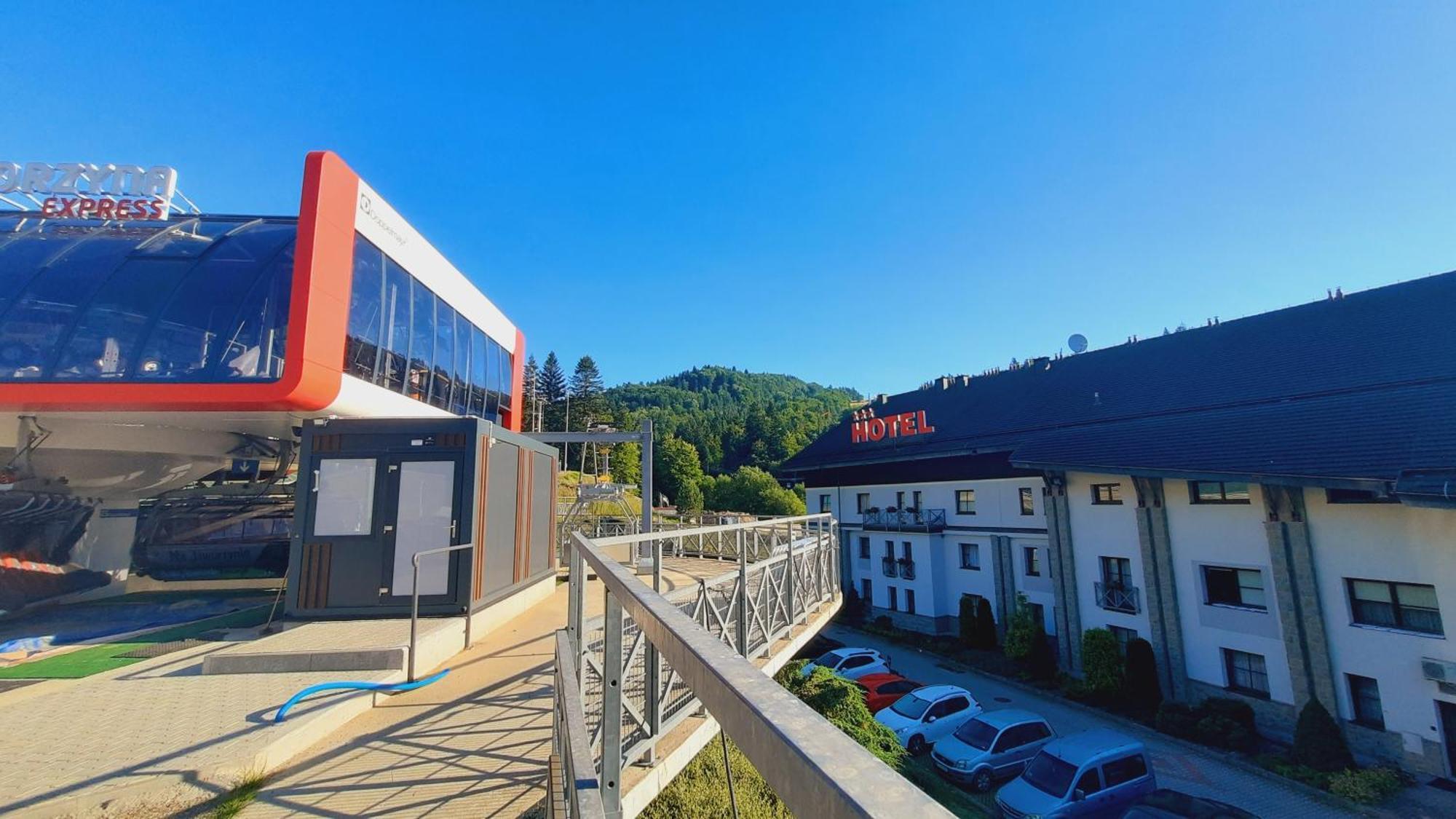 Hotel Jaworzyna Krynicka クリニツァ・ズドルイ エクステリア 写真