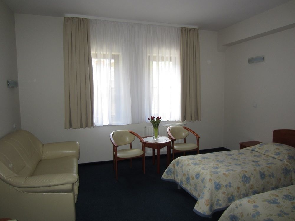 Hotel Jaworzyna Krynicka クリニツァ・ズドルイ エクステリア 写真