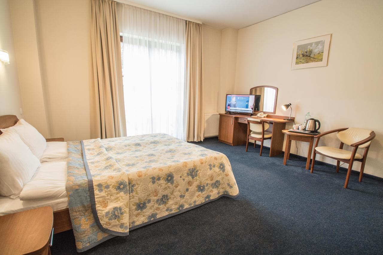 Hotel Jaworzyna Krynicka クリニツァ・ズドルイ エクステリア 写真